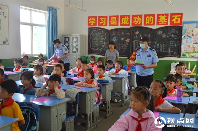 开学第一课，蒲城站派出所铁路安全宣传进校园