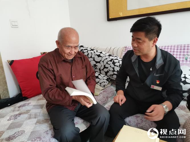 社区书记上门送学