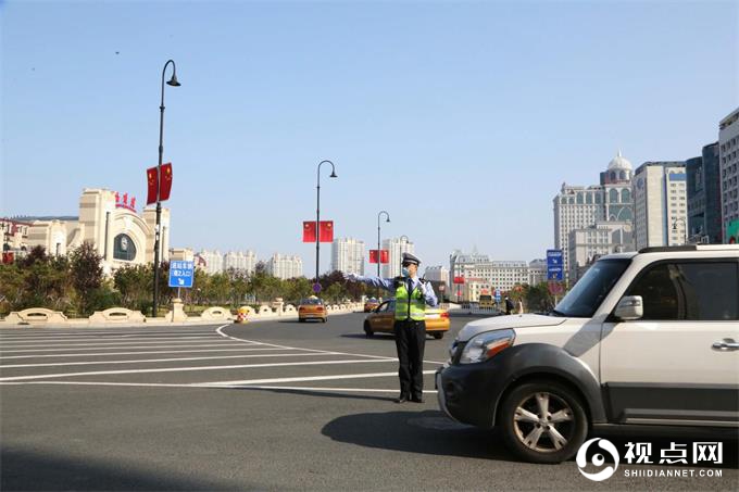 哈市警方两万警力放弃休息全力以赴确保市民平安欢度双节假期