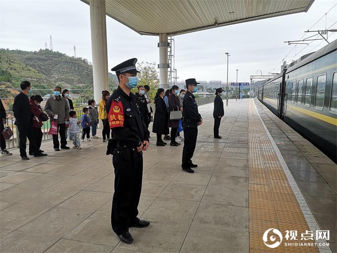 国庆中秋相逢 延安铁警双节在岗守平安