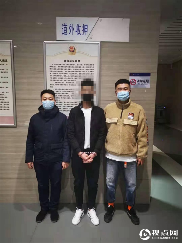 一男子及女友倒卖多张银行卡电话卡获利1300元，涉嫌帮助信息网络犯...