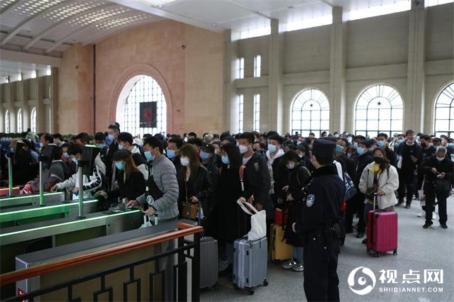 春运返程高峰来临，延安铁警全力护航