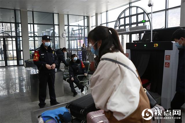 春运返程高峰来临，延安铁警全力护航