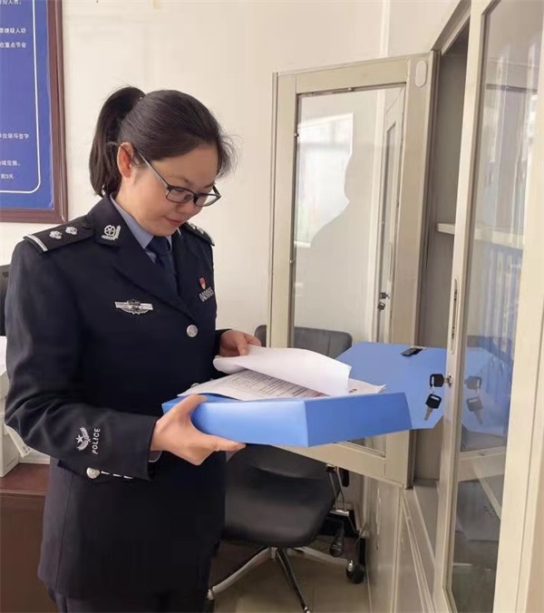 <a href=https://www.shidiannet.com/zt/jingbian/ target=_blank class=infotextkey>靖边</a>县公安局指挥中心李文梅：从警10年吃苦耐劳 恪尽职守