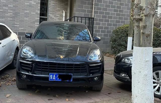 超前消费漩涡里的00后：以贷养贷负债110万 月薪4000买豪车