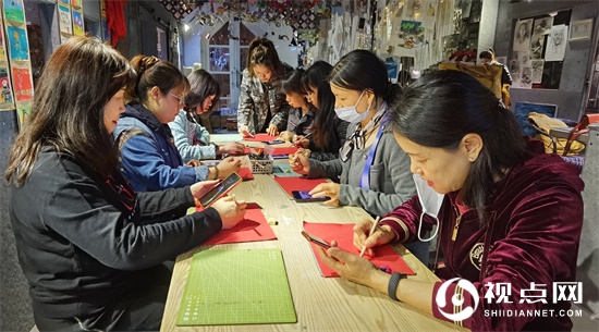 西北空管局天通公司女职委组织开展“细纹刻纸”活动