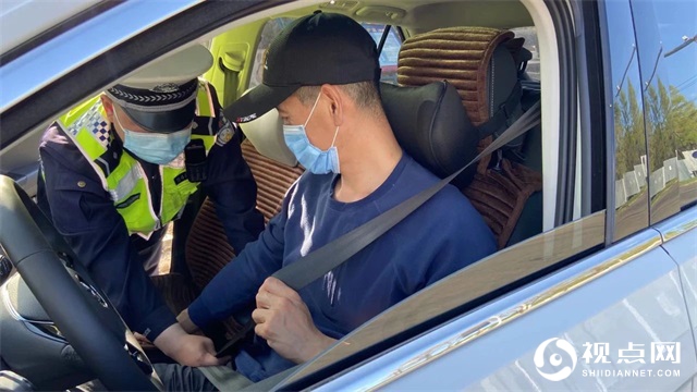 黑龙江牡丹江交警深入辖区开展“一盔一带”宣传活动
