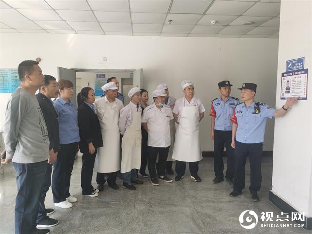 绥德站派出所：张贴民警公示牌，架起警民连心桥