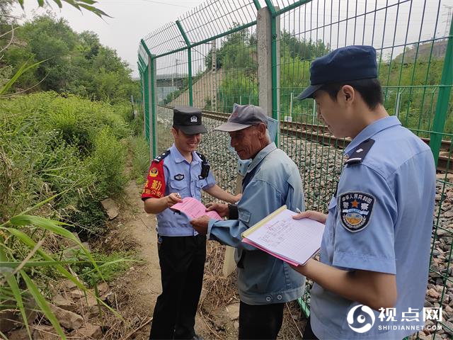 绥德铁警开展沿线法制安全宣传，护航铁路运输平稳