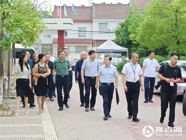 省政协在汉中市西乡县柳树镇中心学校调研基层教师队伍建设