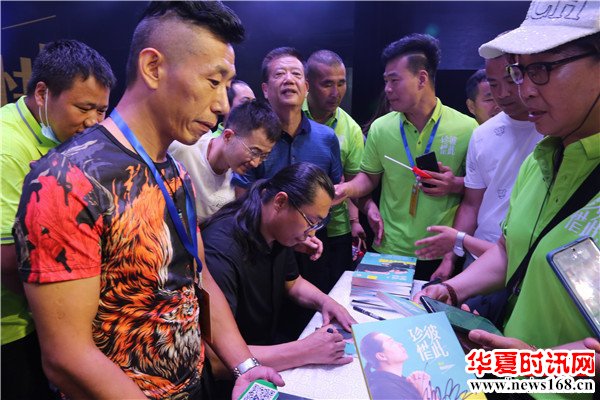镐天新专辑《彼此珍惜》现场签售