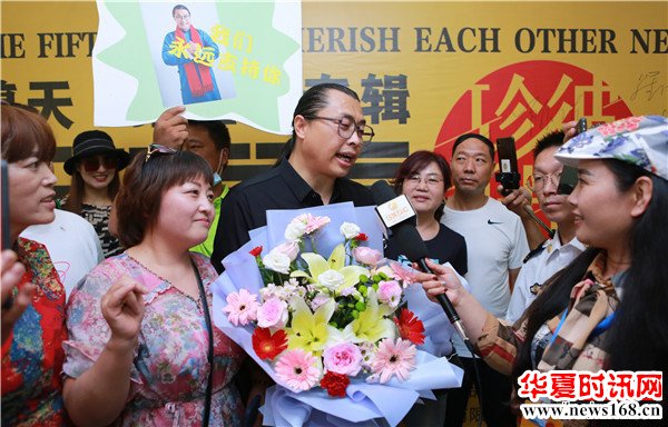 原创音乐人镐天接受<a href=https://www.shidiannet.com/zt/shaanxi/ target=_blank class=infotextkey>陕西</a>广播电视台采访