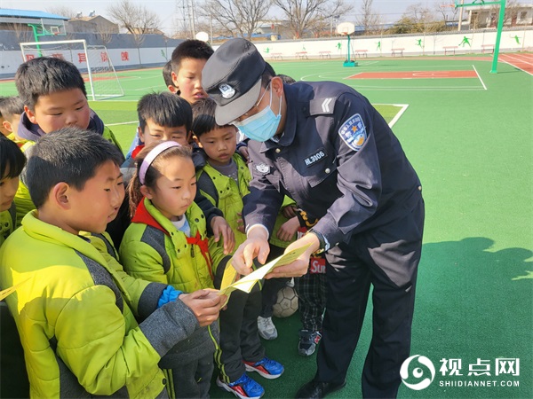 蒲城铁警：铁路安全进校园 上好开学第一课