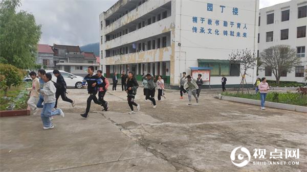 汉中市西乡县隆基中学开展防震减灾疏散演练活动