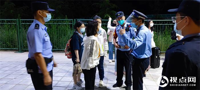 大雨导致区间封闭火车晚点，黄陵铁警迅速反应积极应对