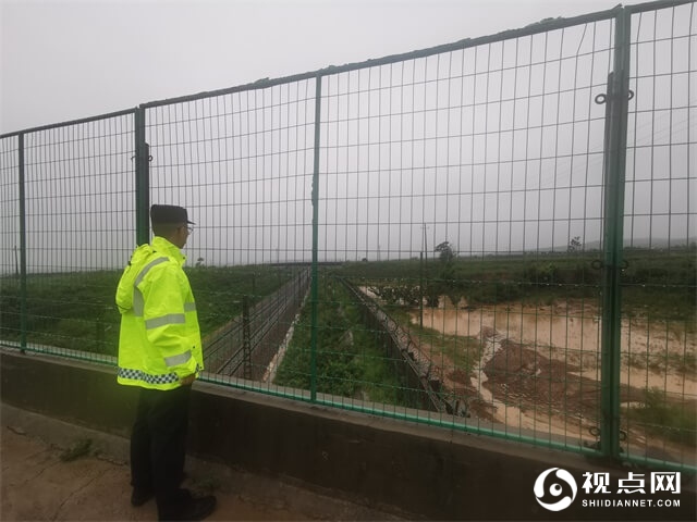 蒲城东站派出所：以雨为令，守护旅客平安出行