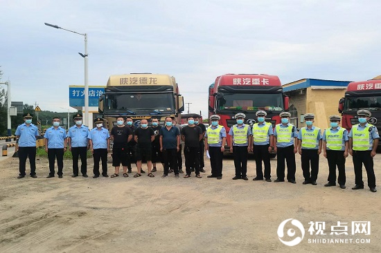 榆林市古城滩治超站路警联合集中开展严打“百吨王”整治专项行动