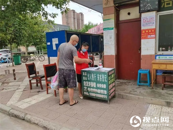 按照要求做好人员通行证检查、出入登记、封控管理。