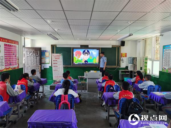 甘泉铁警进校园 送上“开学第一课”