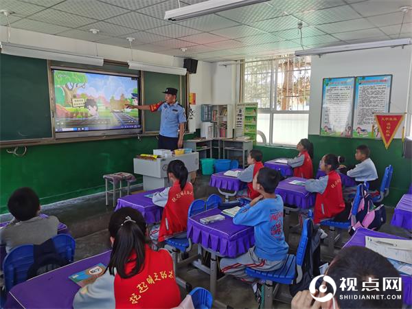 甘泉铁警进校园 送上“开学第一课”