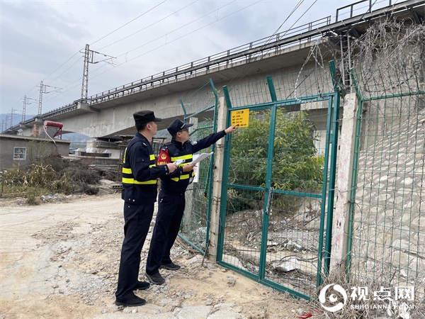 喜迎二十大 忠诚保平安 | 严密守护站车线 延安铁警勇作为