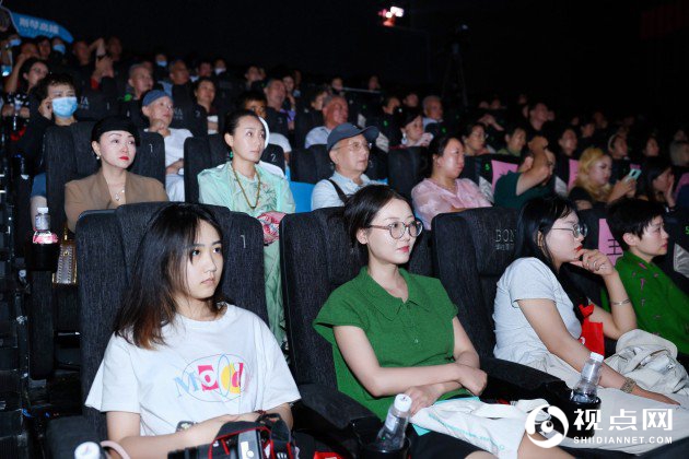 喜迎教师节 由德国德尔森啤酒赞助肖齐导演的电影《芳草满天涯》盛大上映