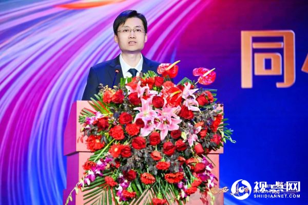 华山论剑西凤酒荣获西凤集团“重大贡献奖”! 华山论剑西凤酒荣获西凤集团“重大贡献奖”!