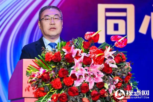 华山论剑西凤酒荣获西凤集团“重大贡献奖”! 华山论剑西凤酒荣获西凤集团“重大贡献奖”!