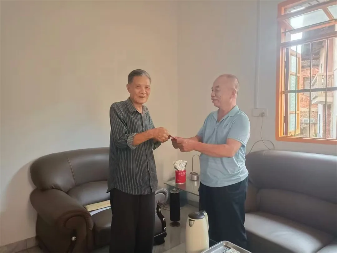 九九重阳 敬老情浓——福建永春县五里街社区老年协会开展重阳节走访慰问高龄老人活动 九九重阳 敬老情浓——福建永春县五里街社区老年协会开展重阳节走访慰问高龄老人活动