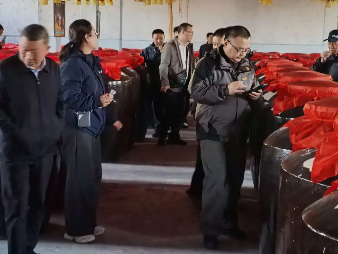 江苏扬中党政代表团考察<a href=https://www.shidiannet.com/GB/shaanxi/ target=_blank class=infotextkey>陕西</a>白水杜康酒厂 江苏扬中党政代表团考察<a href=https://www.shidiannet.com/GB/shaanxi/ target=_blank class=infotextkey>陕西</a>白水杜康酒厂